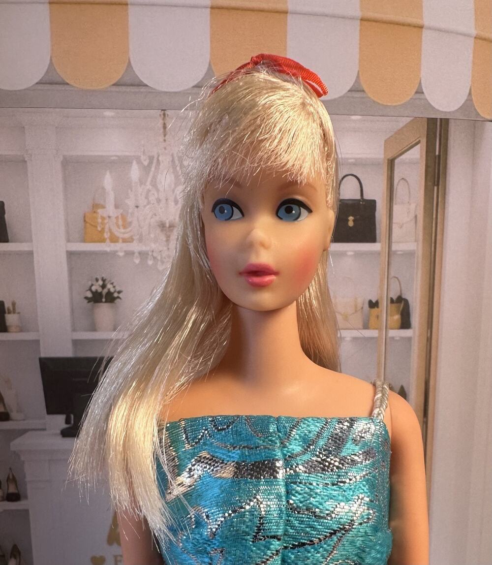 Vintage Platinum Blonde Standard Barbie 1190 Beautiful and Minty